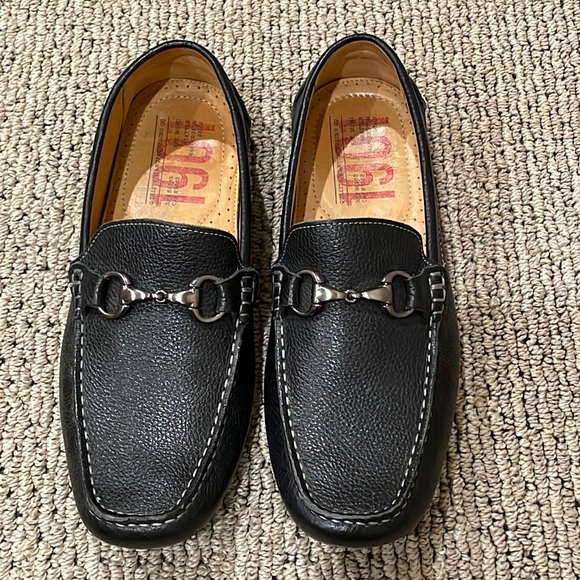 Barely worn men’s 1901 black leather loafers - Picture 1 of 3